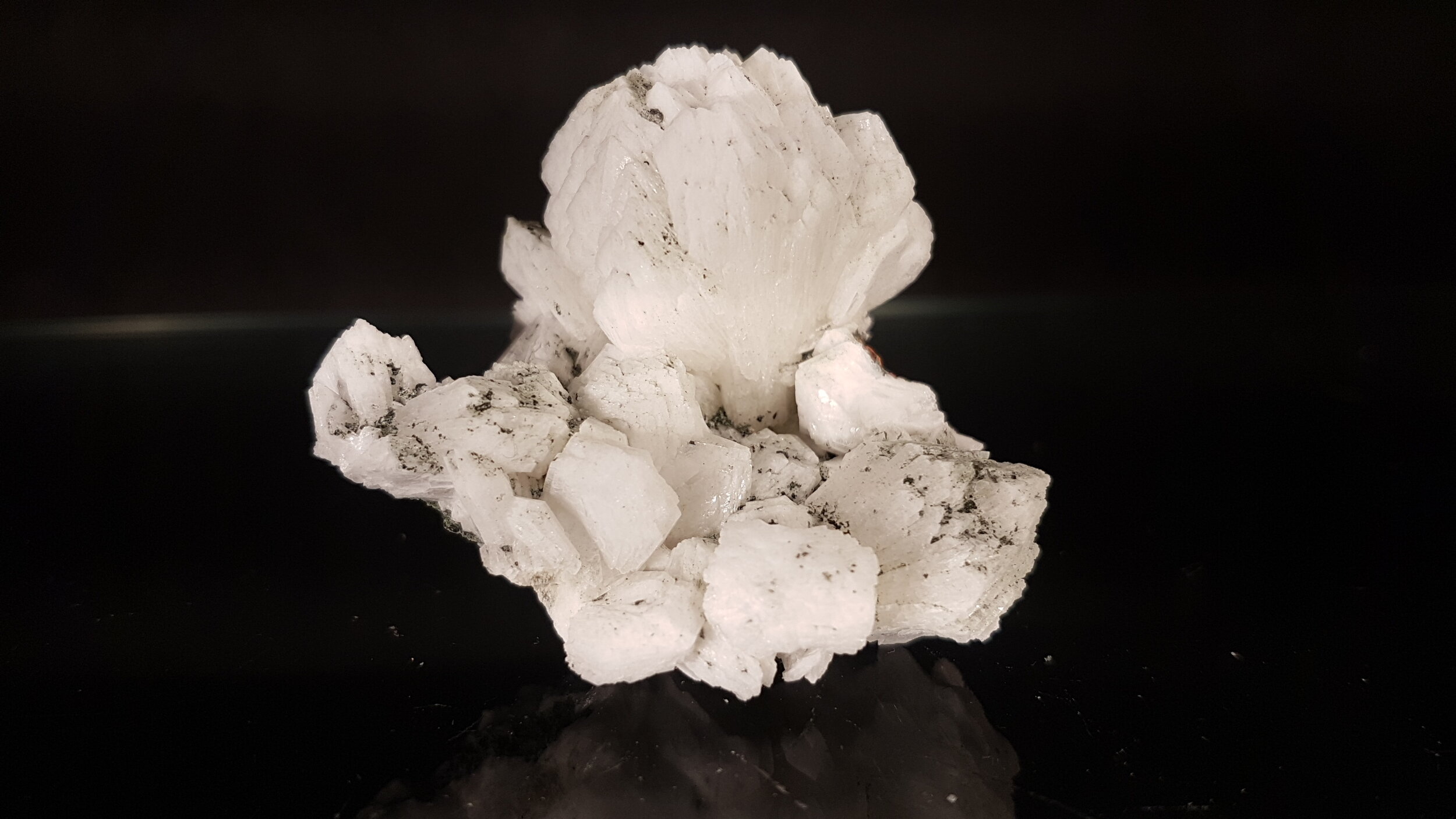 A great stilbite cluster with a 3.5cm primary spray.